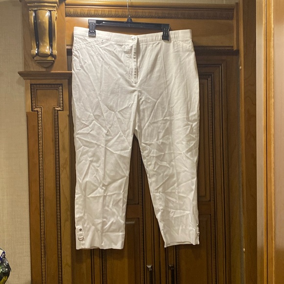 Laura White Trim Slim Leg Capris Size 14 - Picture 4 of 10